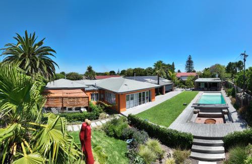 Belville Apartment | Garten Wohnung mit Pool, 2 Schlafzimmer