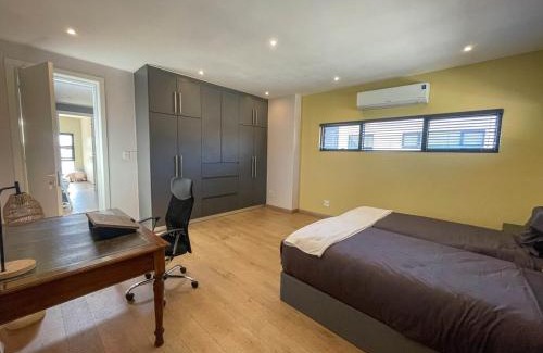Glenhazel House | Glenhazel house 5BR Unit B