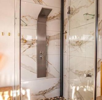 Helderberg Rural Apartment | Golden Sunset Room