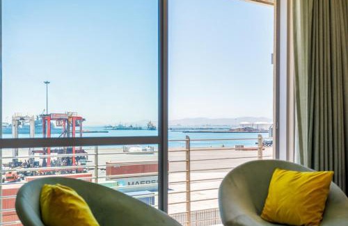Victoria and Alfred Waterfront Apartment | Harbour Bridge 326 by CTHA