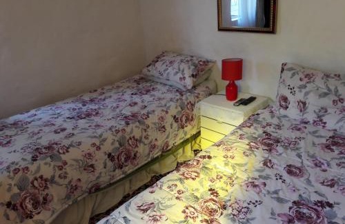 Universitas House | Heila's in house Family room-Homestay!