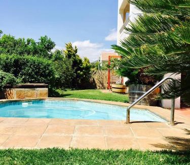 Gordon's Bay Bed & Breakfast | Helderberg Guesthouse