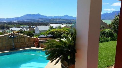 Gordon's Bay Bed & Breakfast | Helderberg Guesthouse