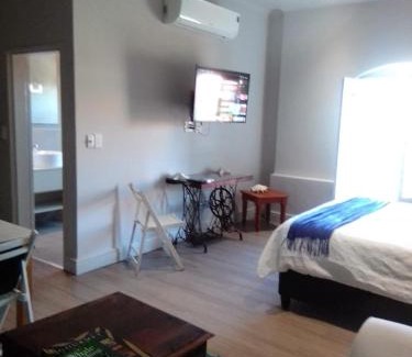 Hermanus City-Centre Apartment | Hermanus Waterfront Apartment 12
