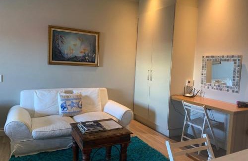 Hermanus City-Centre Apartment | Hermanus Waterfront Apartment 12