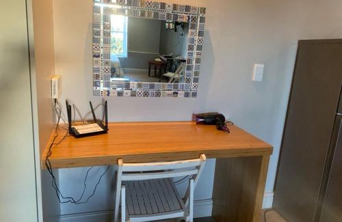 Hermanus City-Centre Apartment | Hermanus Waterfront Apartment 12