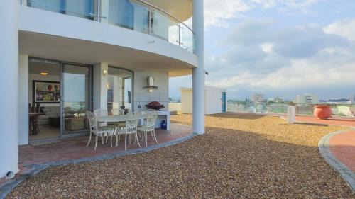 Strand Apartment | Hibernian Towers 505