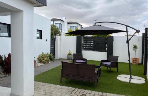Bloubergstrand House | Home in Parklands East