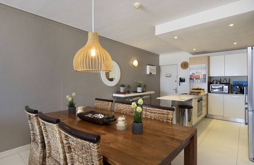 Bloubergstrand Apartment | Horizon Bay 501, Blouberg by HMH