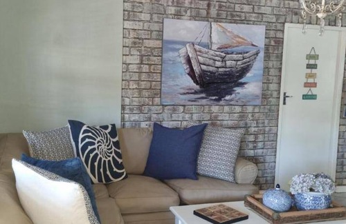 Kouga House | House ∙ 2 bedrooms ∙ 4 guests