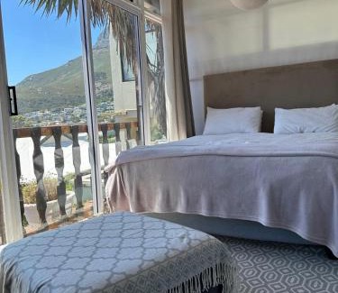 Camps Bay Apartment | Independent quaint flat, close to beach