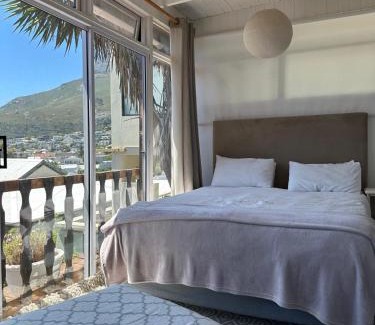 Camps Bay Apartment | Independent quaint flat, close to beach