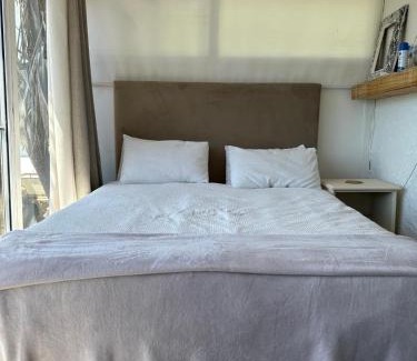 Camps Bay Apartment | Independent quaint flat, close to beach