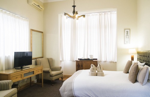 Three Anchor Bay Hotel | Induna Lodge