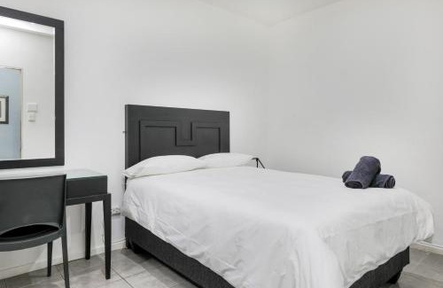 Sea Point Hotel | Inn & Out Express Sea Point