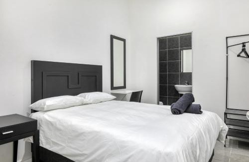 Sea Point Hotel | Inn & Out Express Sea Point