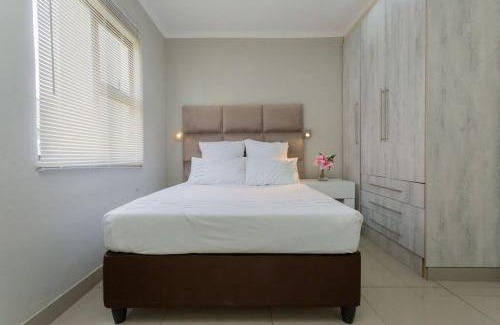 Lombardy East Apartment | Johanesbg-Little haven-3min to N1-20/MBS WiFi (15)