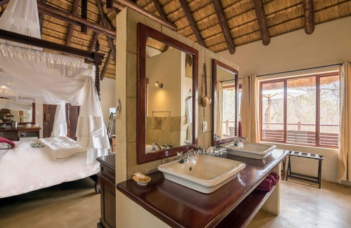 Maruleng Cabin | Karongwe- Shiduli Safari Lodge