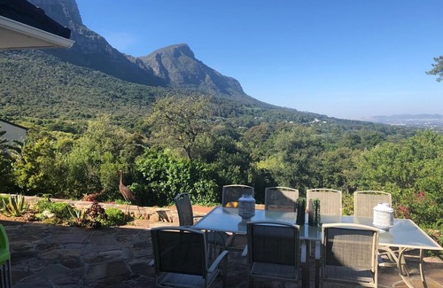 Newlands House | Kirstenbosch Gardens Retreat Room 2