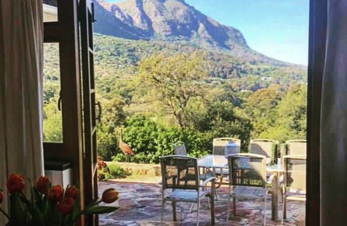 Newlands House | Kirstenbosch Gardens Retreat Room 2