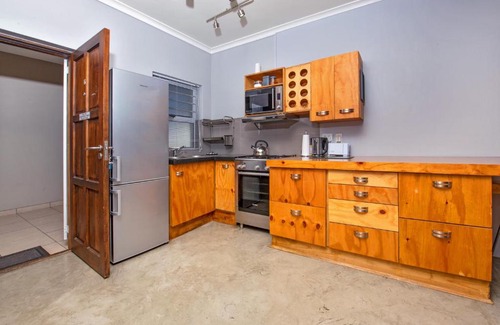 Knysna Central Apartment | Knysna Pocket Breaks Unit 6