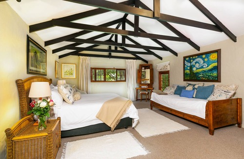 Hartbeespoort House | La Bastide Guesthouse