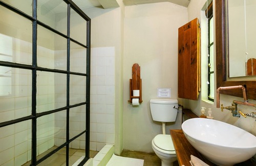 Hartbeespoort House | La Bastide Guesthouse