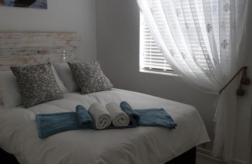 Gordons Bay Central Apartment | La Bella Blů