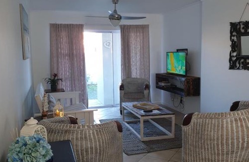Gordons Bay Central Apartment | La Bella Blů