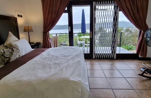 Paradise House | Lagoon Lodge