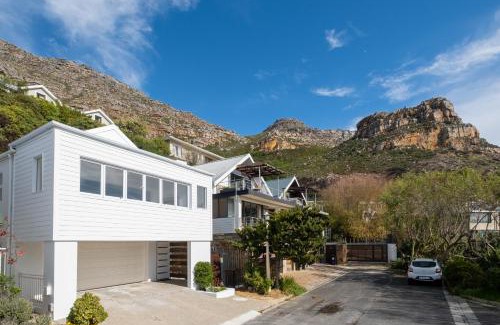 Muizenberg House | Lakeside Ocean Breeze