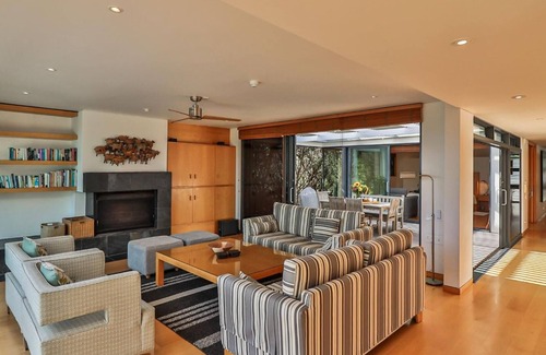 Voelklip Villa | Larch House Seafront Villa @ Grotto beach