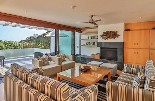 Voelklip Villa | Larch House Seafront Villa @ Grotto beach