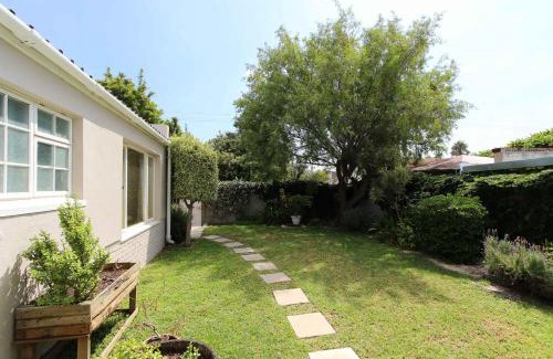 Plumstead Villa | Lavender Guest Cottage