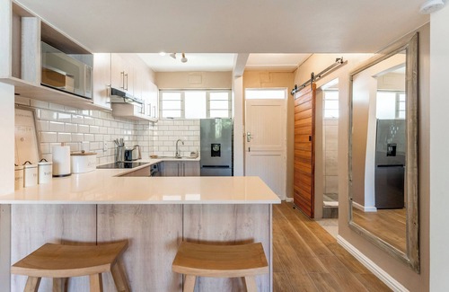 Three Anchor Bay Apartment | Light and Airy Seapoint Escape
