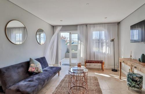 Cape Town City Centre Apartment | Loader Street Studios 5 by CTHA