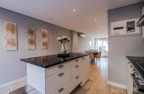 Cape Town City Centre Apartment | Loader Street Studios 5 by CTHA