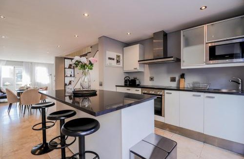 Cape Town City Centre Apartment | Loader Street Studios 5 by CTHA