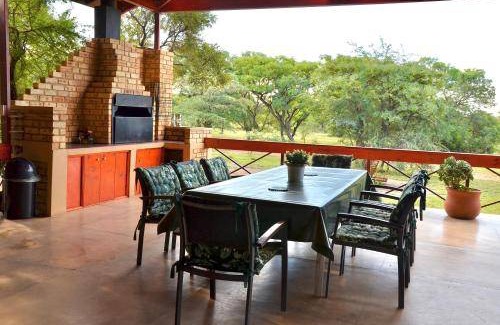 Hammanskraal Cabin | Lodge ∙ 4 bedrooms ∙ 11 guests