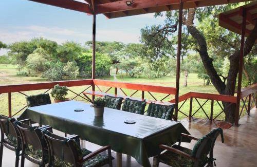Hammanskraal Cabin | Lodge ∙ 4 bedrooms ∙ 11 guests