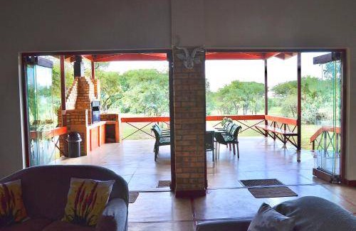 Hammanskraal Cabin | Lodge ∙ 4 bedrooms ∙ 11 guests