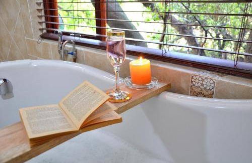 Hammanskraal Cabin | Lodge ∙ 4 bedrooms ∙ 11 guests