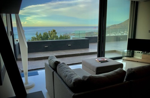 Camps Bay Apartment | Lovely 1 bedroom apartment In camps bay with terrace
