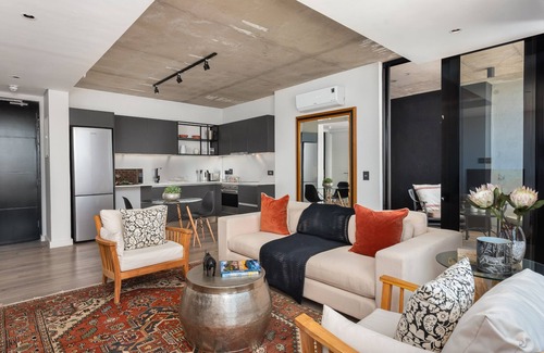 Cape Town City Centre Apartment | Lovely and Stylish Apartment l De Waterkant