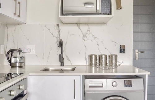 Bloubergstrand Apartment | Lovely cozy new one bedroom