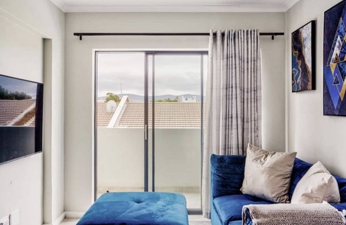 Bloubergstrand Apartment | Lovely cozy new one bedroom