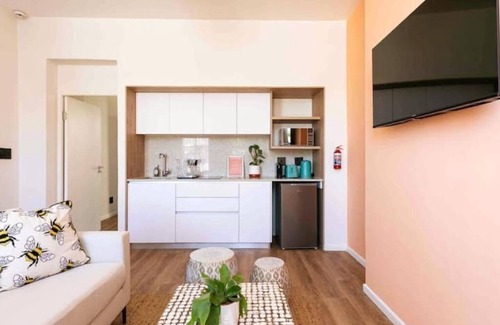 Sea Point Apartment | Luminous 1-bedroom apartment with WiFi and 300m from the sea