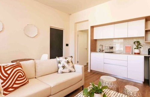 Sea Point Apartment | Luminous 1-bedroom apartment with WiFi and 300m from the sea
