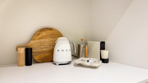 Mouille Point Apartment | LUX Stylish Studio, 24Hr Security - Mouille Point, Walk to Promenade & 5mins to Beach !