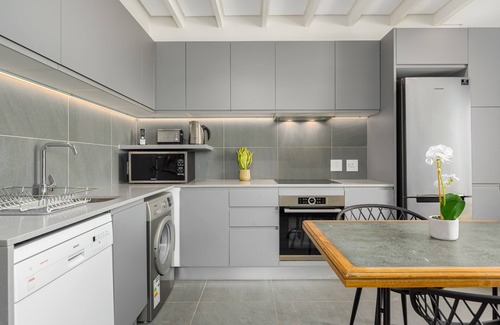 Bo'Kaap Apartment | Luxe De Waterkant Apartment ϟ No Loadshedding ϟ